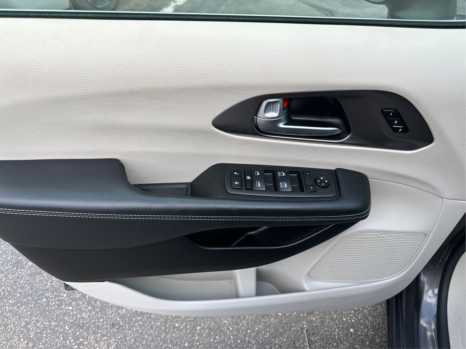 2023 Chrysler Pacifica Touring L - Photo 20