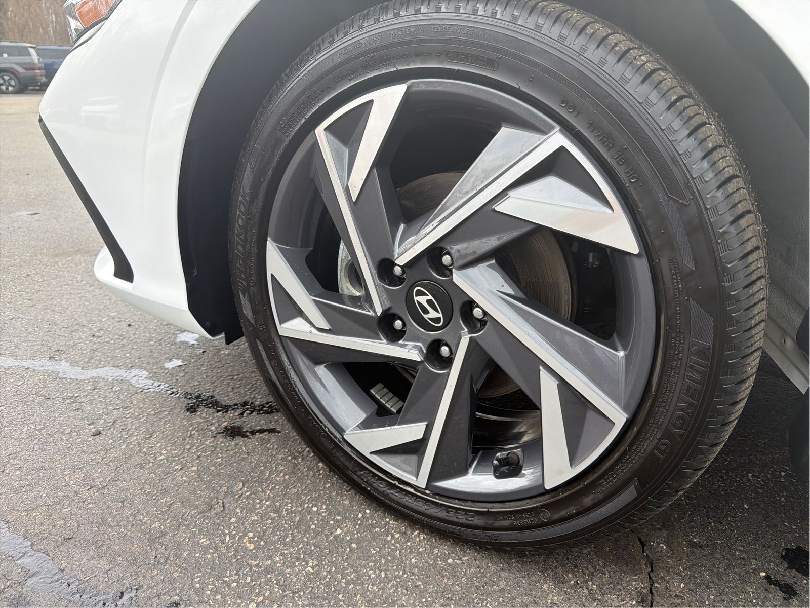 2025 Hyundai Elantra Limited - Photo 25