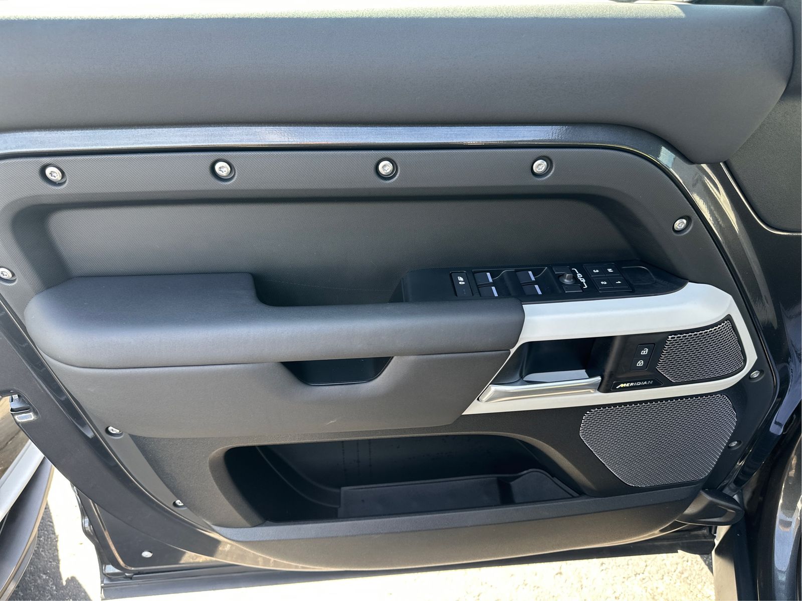 2024 Land Rover Defender S - Photo 21