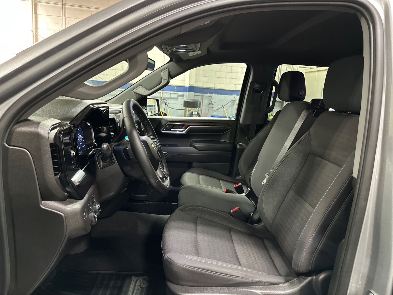 2024 Chevrolet Silverado 1500 LT - Photo 9