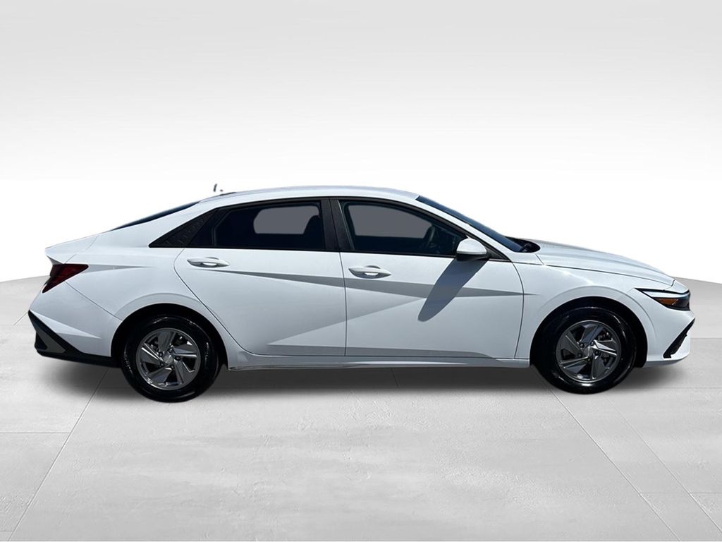 2025 Hyundai Elantra SE - Photo 8