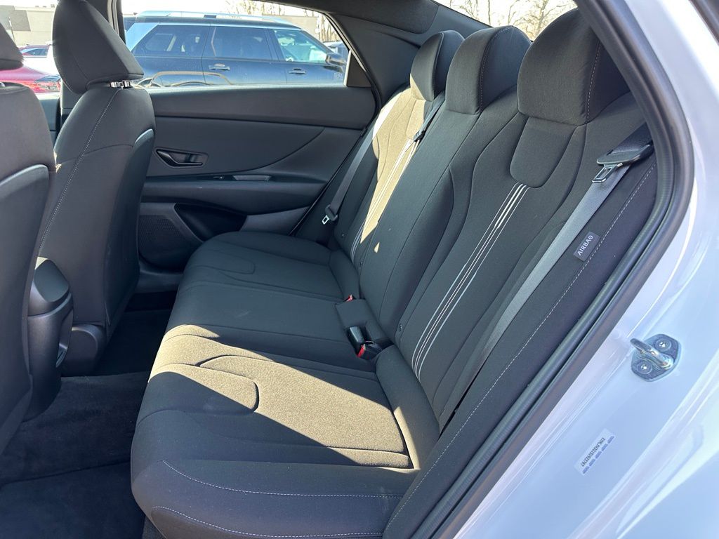 2025 Hyundai Elantra SEL - Photo 11