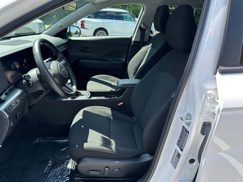 2025 Hyundai Kona SEL - Photo 13