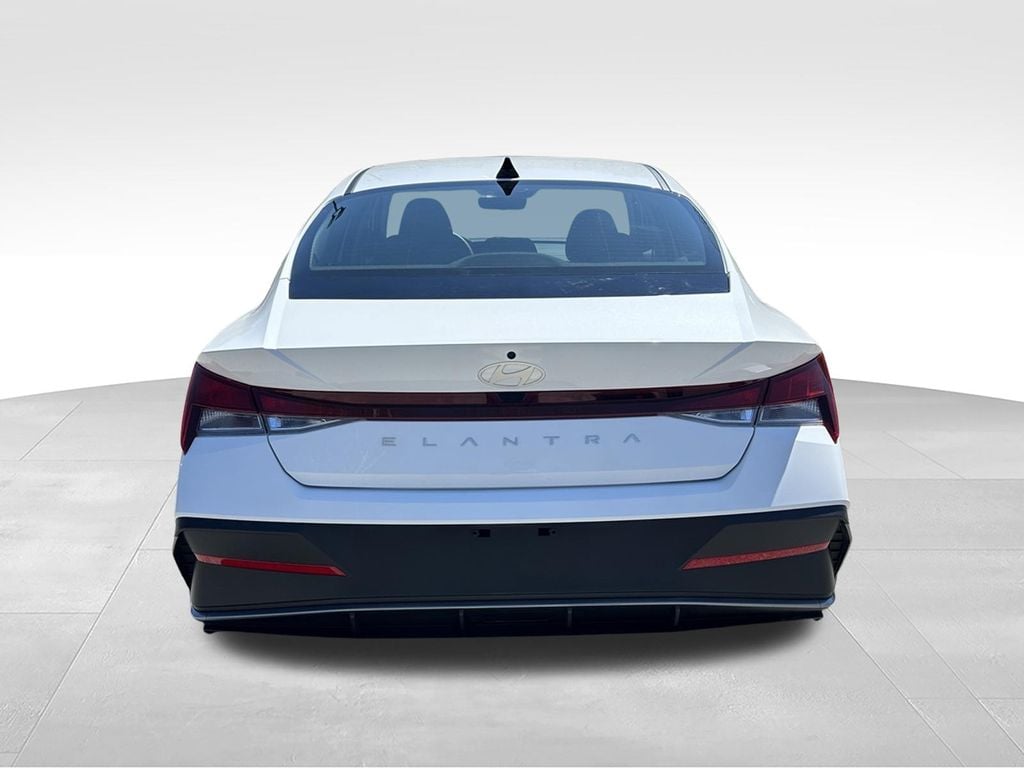 2025 Hyundai Elantra SE - Photo 6