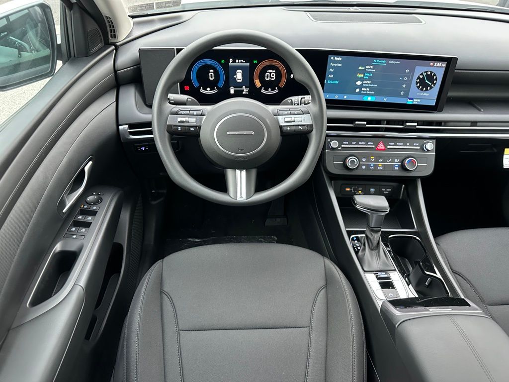 2025 Hyundai Tucson SE - Photo 14
