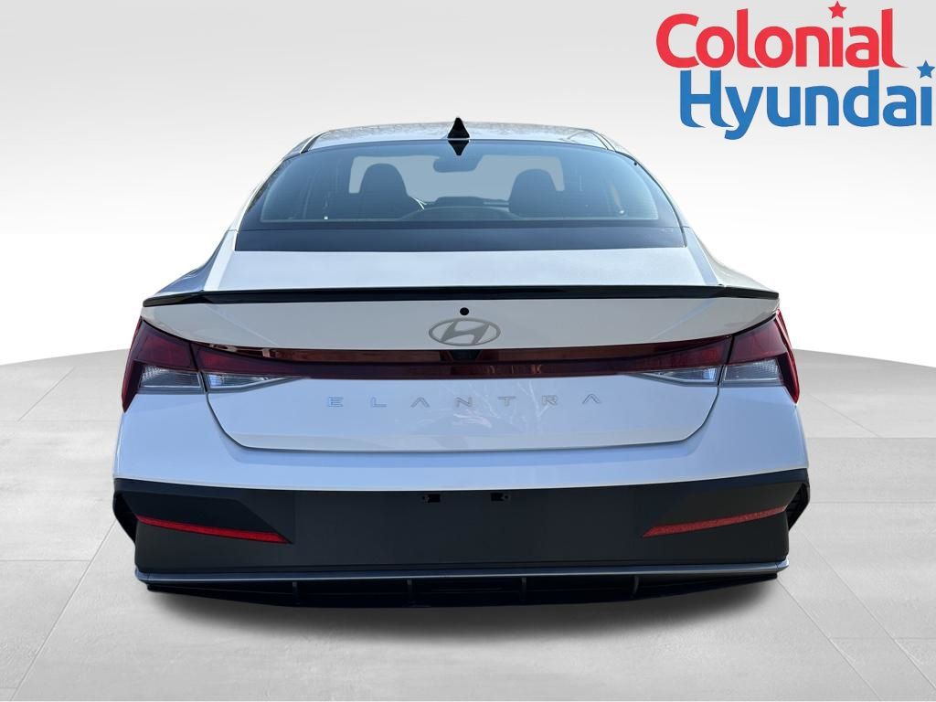 2025 Hyundai Elantra SEL - Photo 6