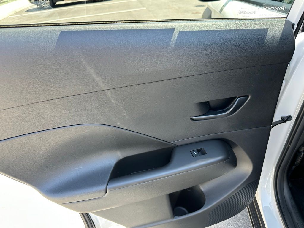2025 Hyundai Kona SEL - Photo 10