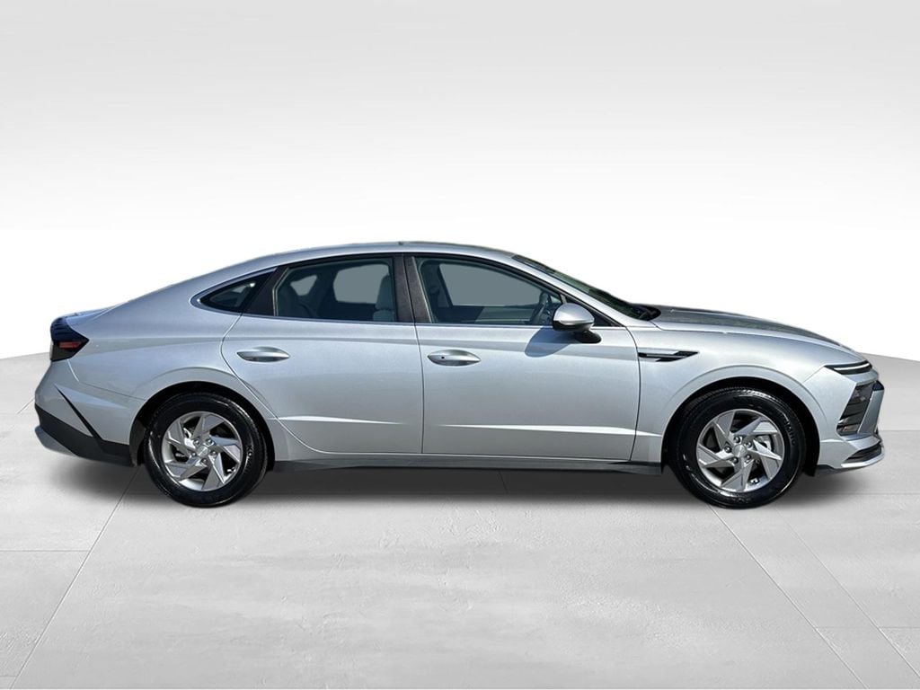 2025 Hyundai Sonata SE - Photo 8