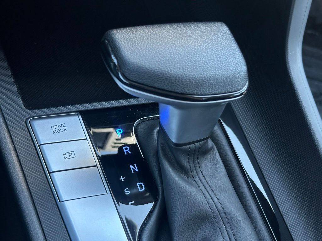 2025 Hyundai Elantra SE - Photo 17