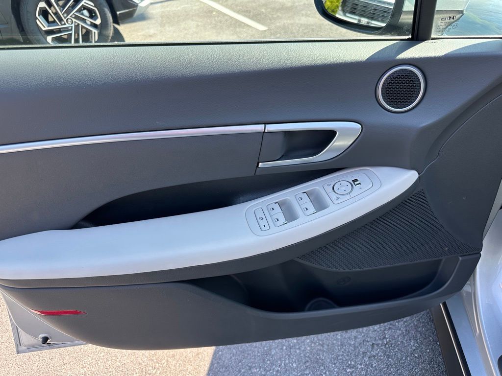 2025 Hyundai Sonata SE - Photo 12