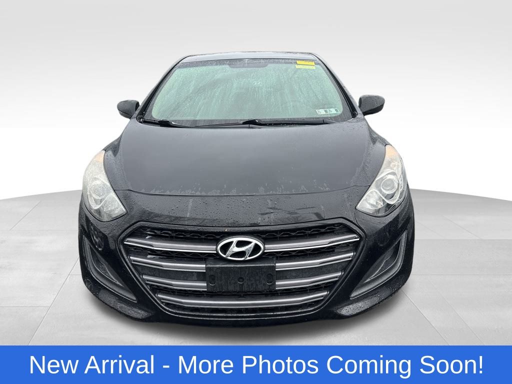 2017 Hyundai Elantra GT Base photo 2