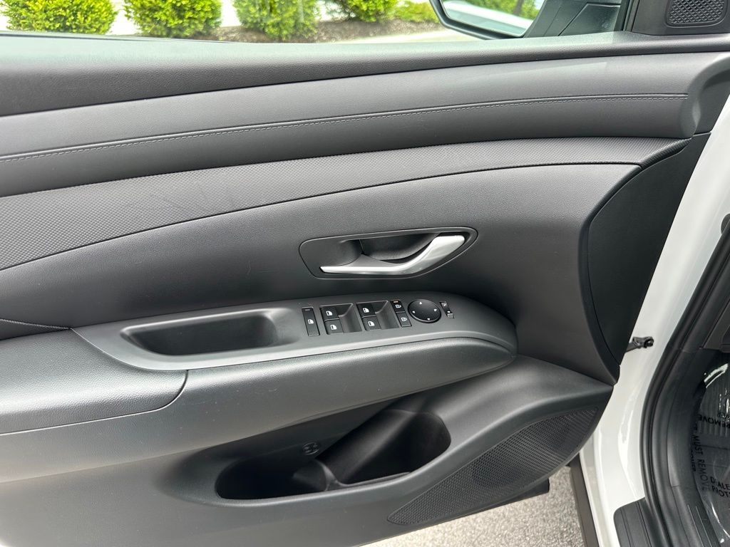 2025 Hyundai Tucson SE - Photo 13