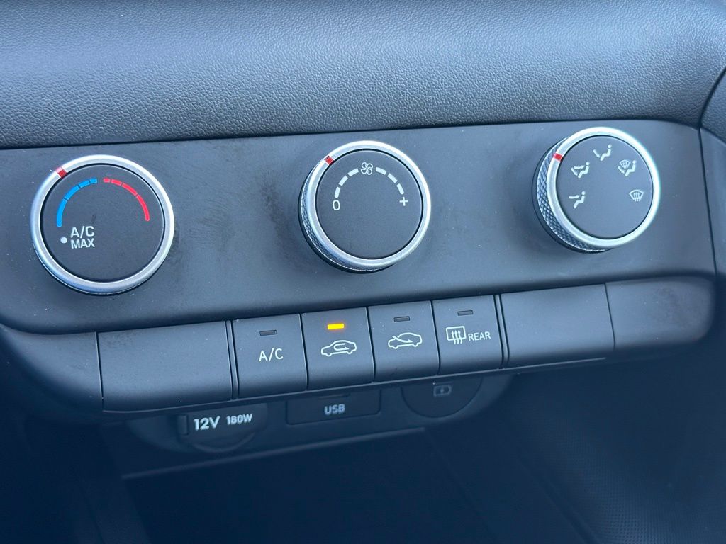 2025 Hyundai Elantra SE - Photo 18
