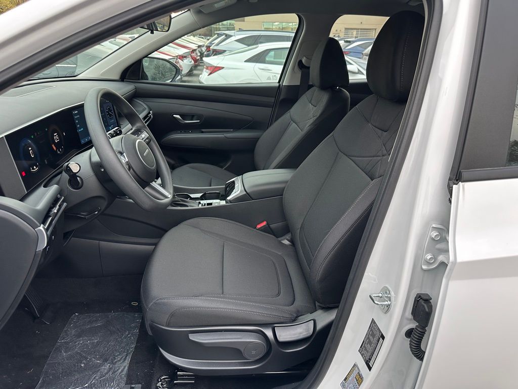 2025 Hyundai Tucson SE - Photo 13