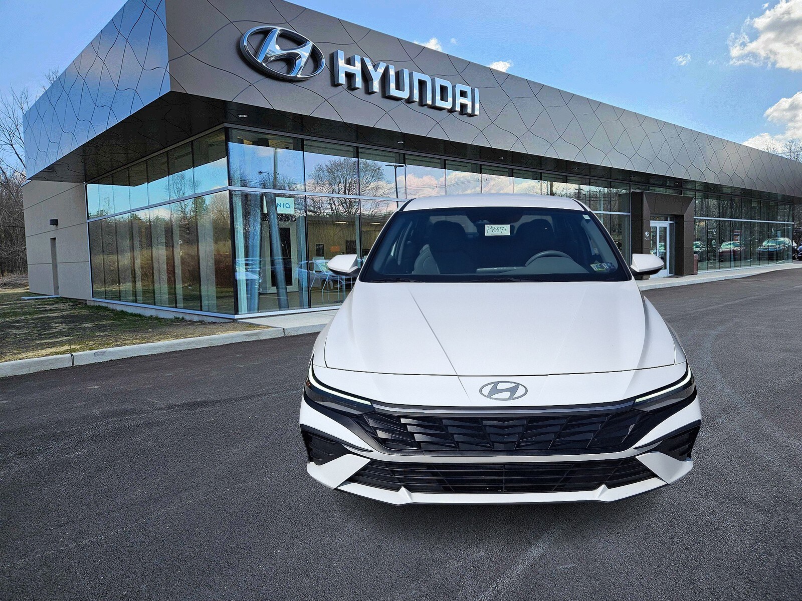 2024 Hyundai Elantra SE photo 2