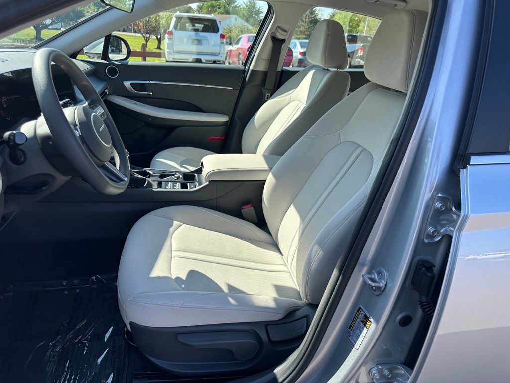 2025 Hyundai Sonata SE - Photo 13