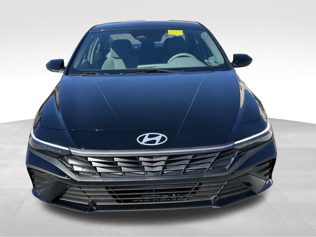 2026 Hyundai Elantra SEL Sport photo 2