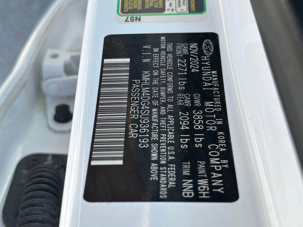 2025 Hyundai Elantra SEL - Photo 24