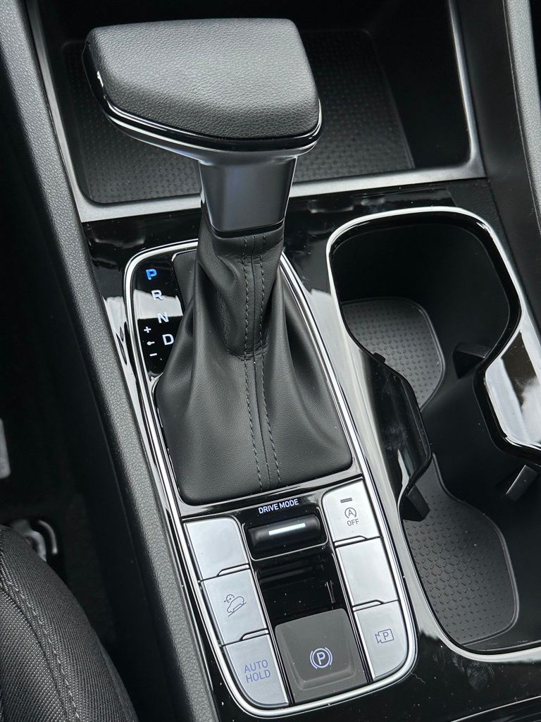 2025 Hyundai Tucson SE - Photo 16