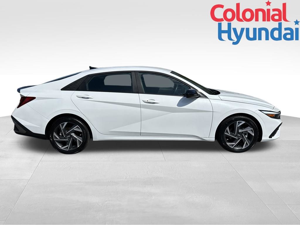 2025 Hyundai Elantra SEL - Photo 8
