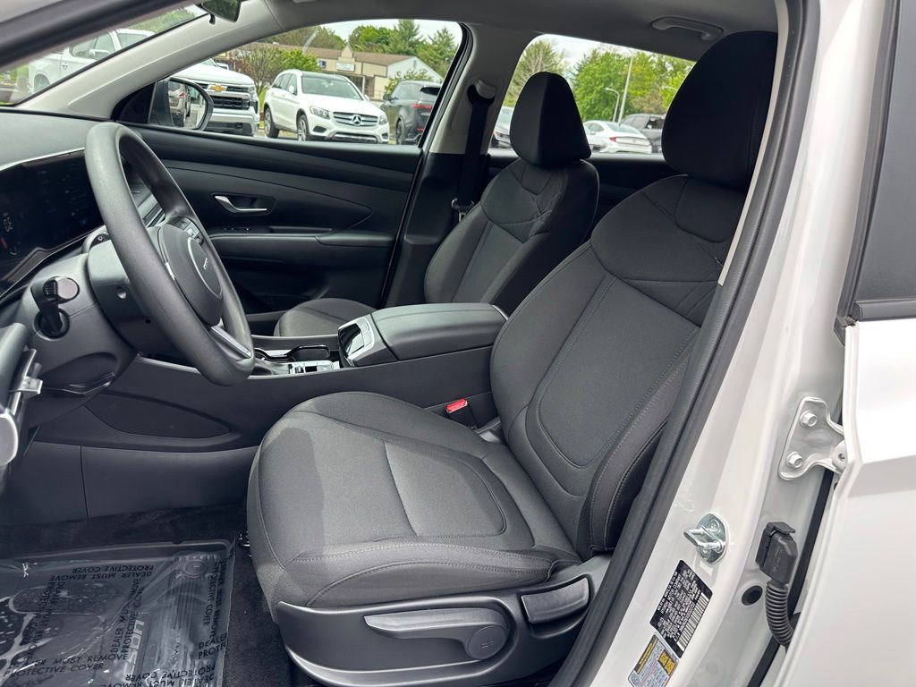 2025 Hyundai Tucson SE - Photo 14