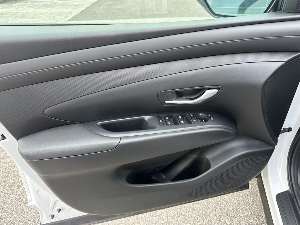 2025 Hyundai Tucson SE - Photo 12