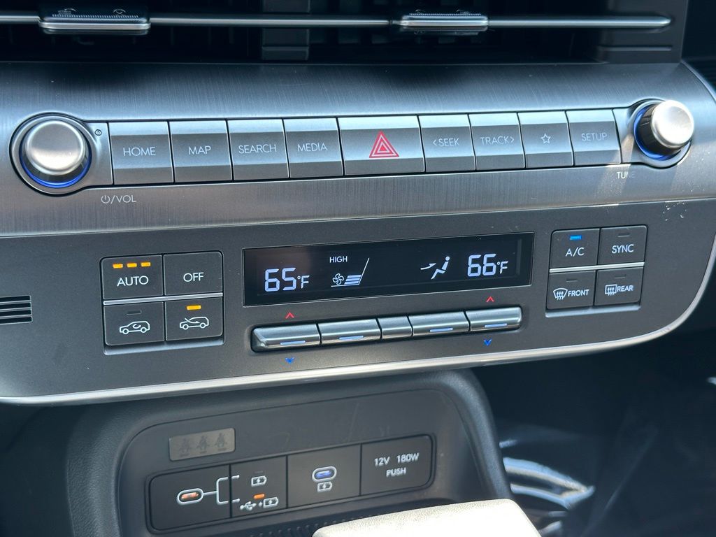 2025 Hyundai Kona SEL - Photo 20