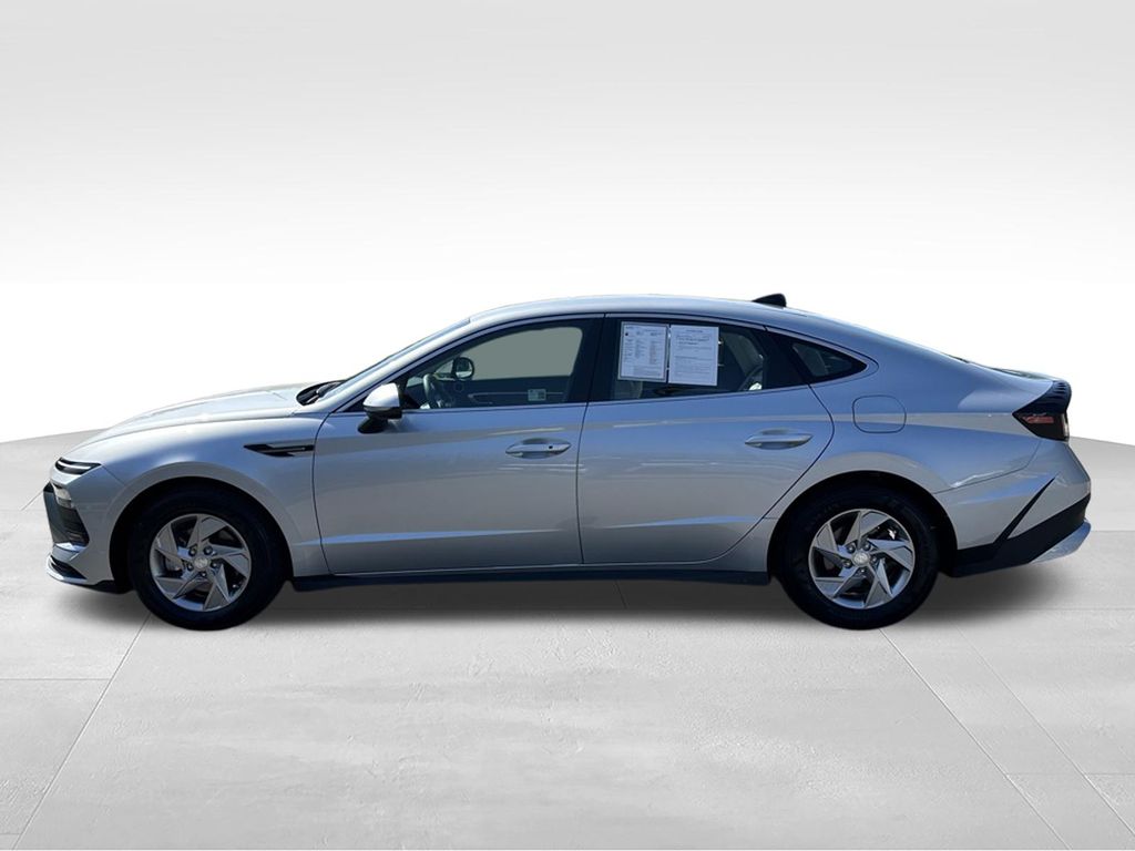 2025 Hyundai Sonata SE - Photo 4