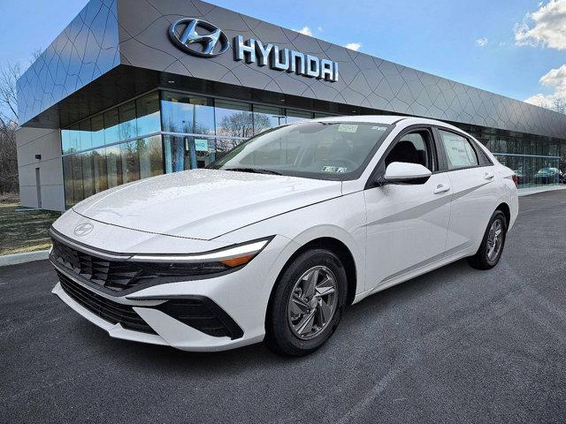 2025 Hyundai Elantra SE photo 2
