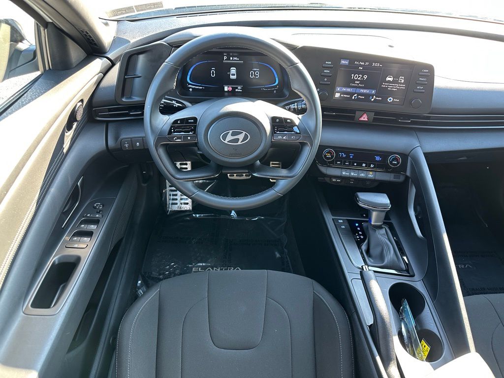 2025 Hyundai Elantra SEL - Photo 14