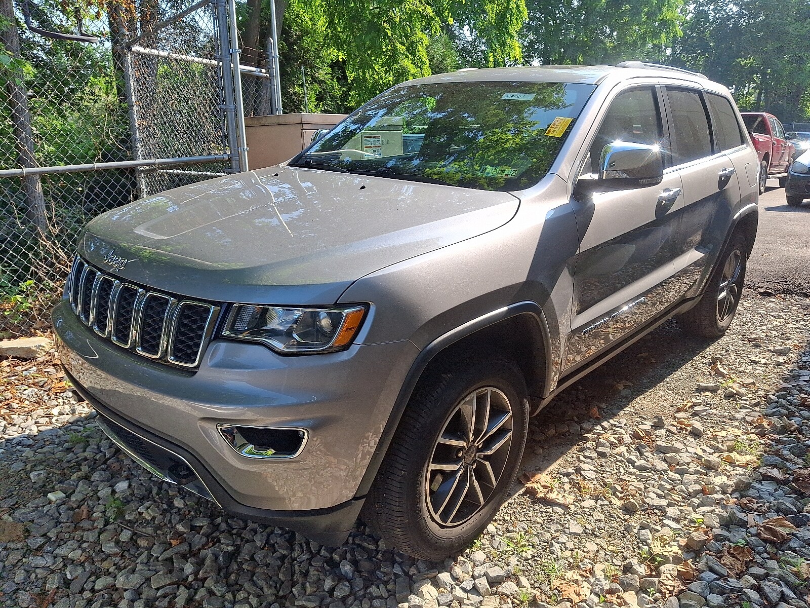 2019 Jeep Grand Cherokee Limited photo 2