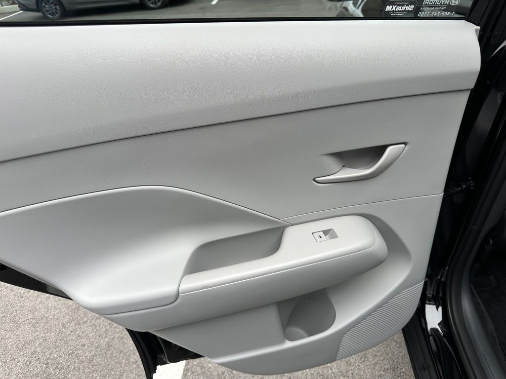 2025 Hyundai Kona SEL - Photo 10