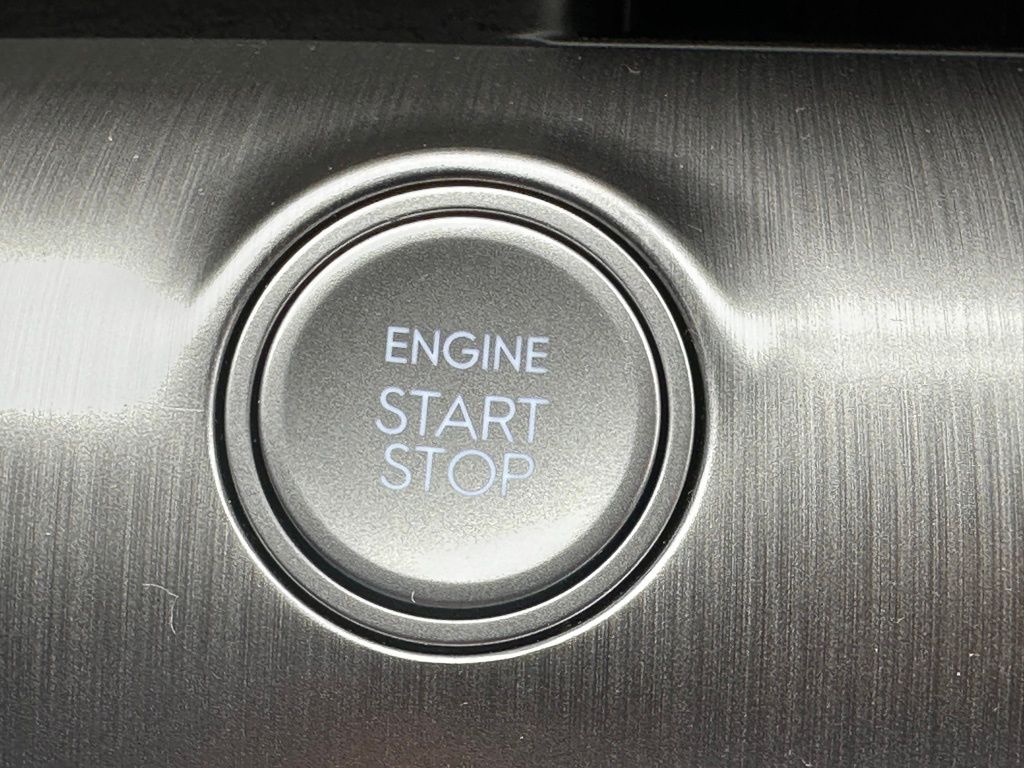 2025 Hyundai Kona SEL - Photo 16
