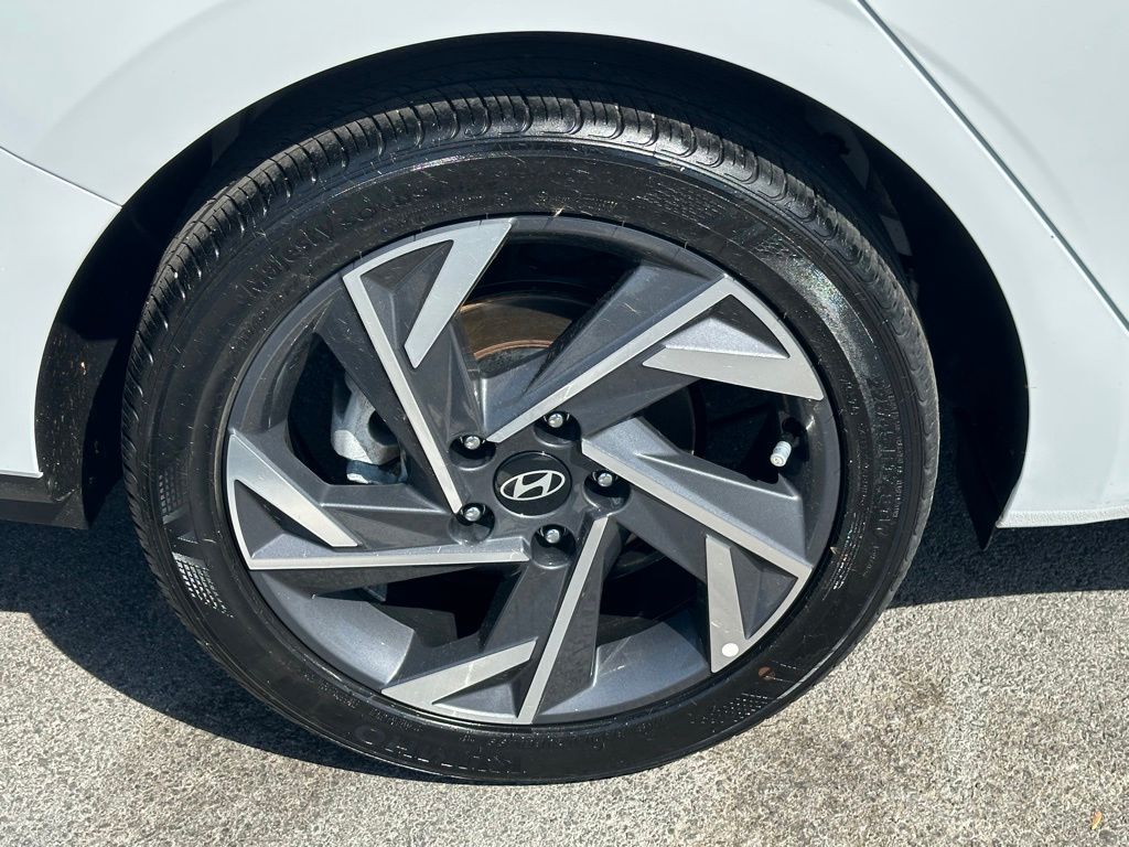 2025 Hyundai Elantra SEL - Photo 9