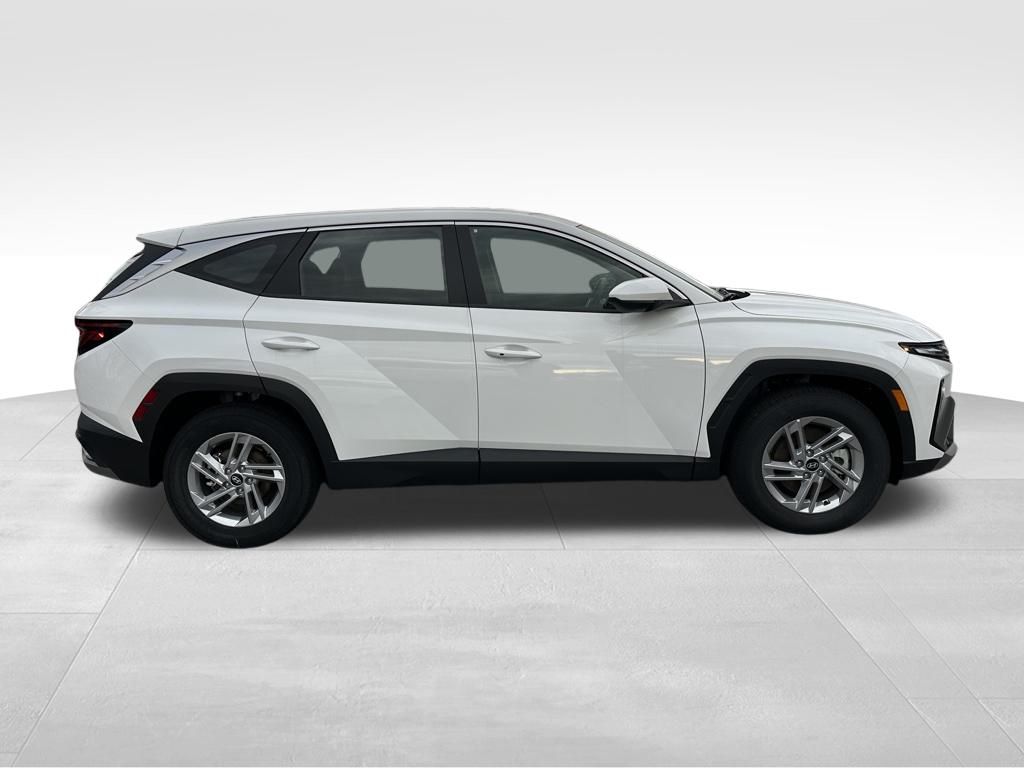 2025 Hyundai Tucson SE - Photo 8