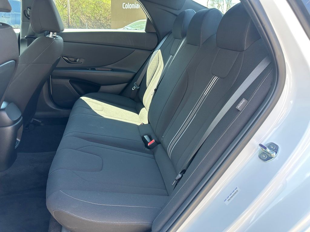 2025 Hyundai Elantra SEL - Photo 11