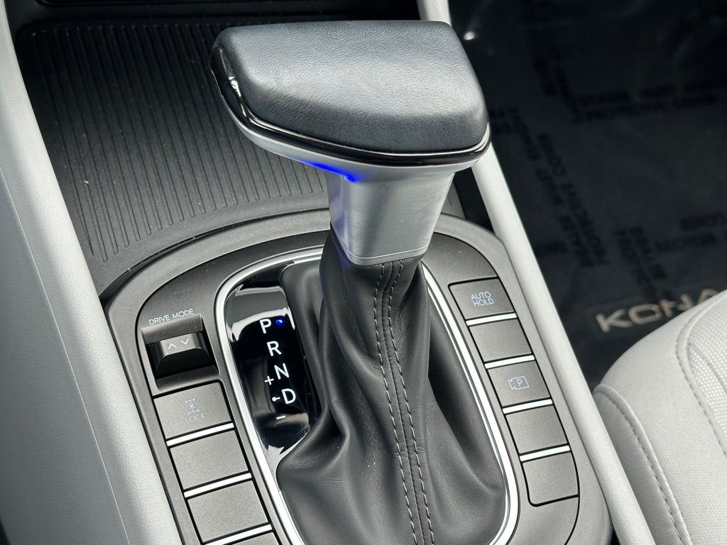 2025 Hyundai Kona SEL - Photo 17