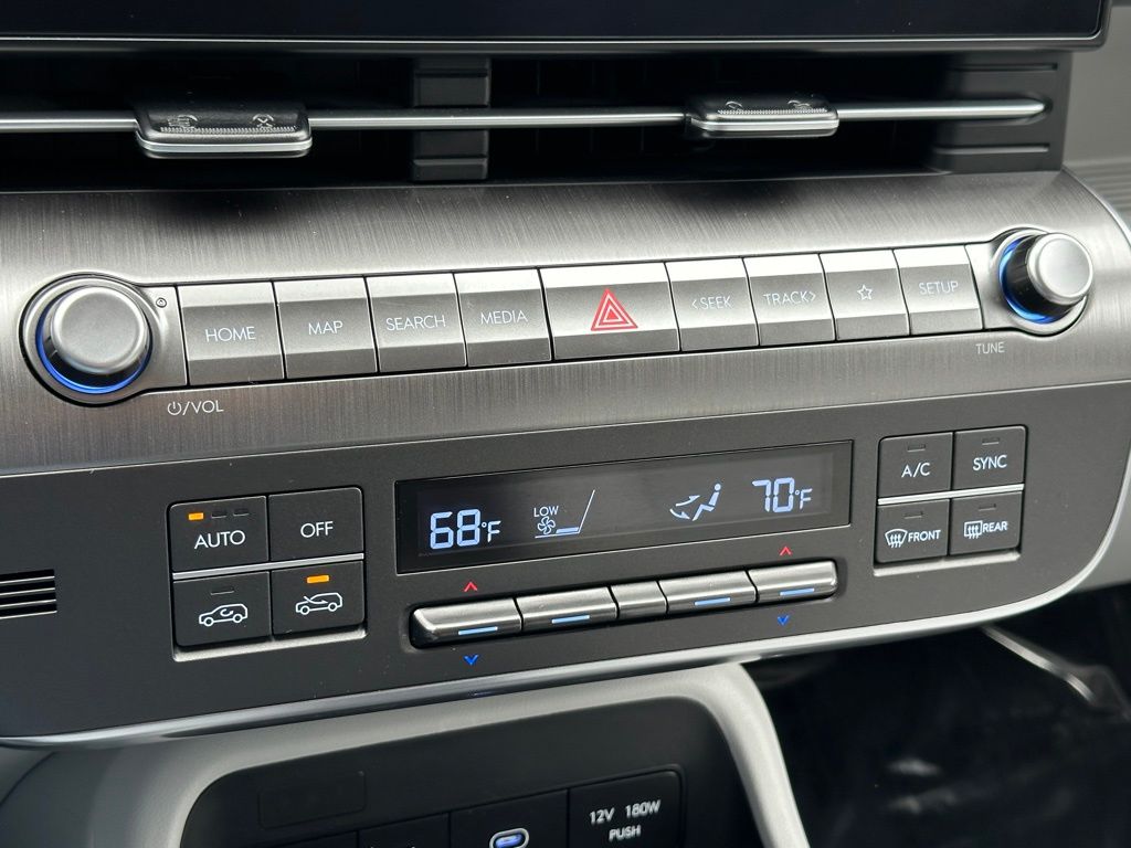 2025 Hyundai Kona SEL - Photo 18