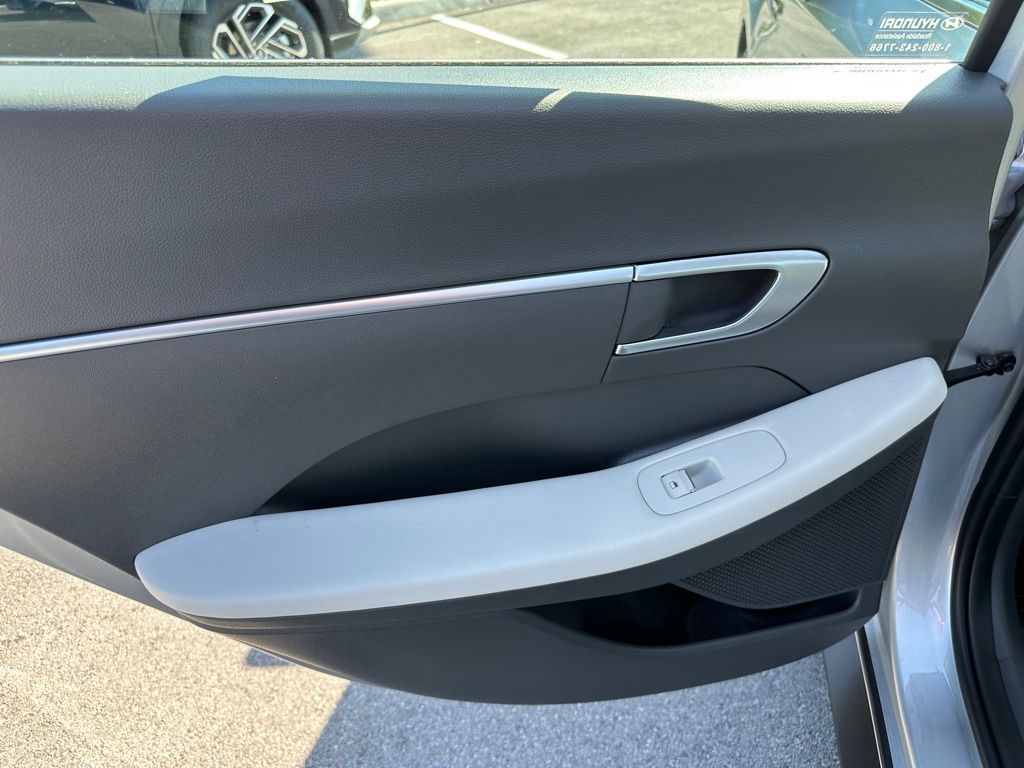 2025 Hyundai Sonata SE - Photo 10