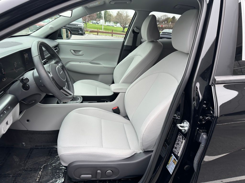 2025 Hyundai Kona SEL - Photo 12