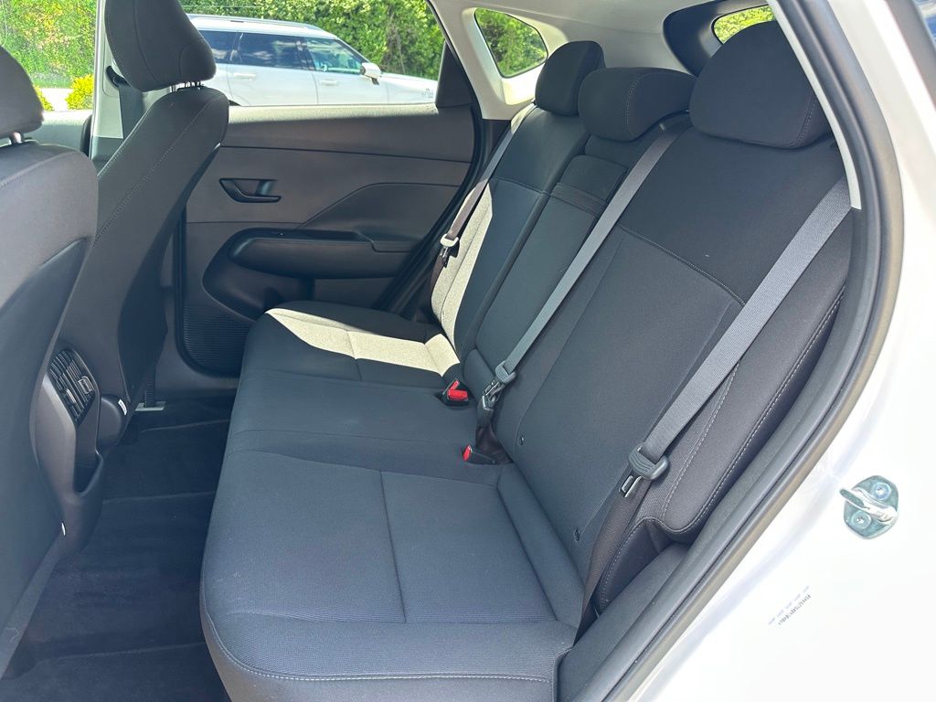 2025 Hyundai Kona SEL - Photo 11