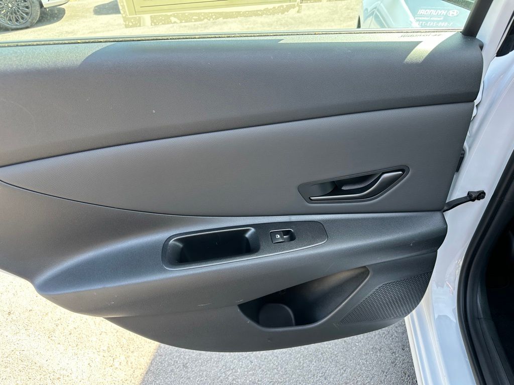 2025 Hyundai Elantra SEL - Photo 10