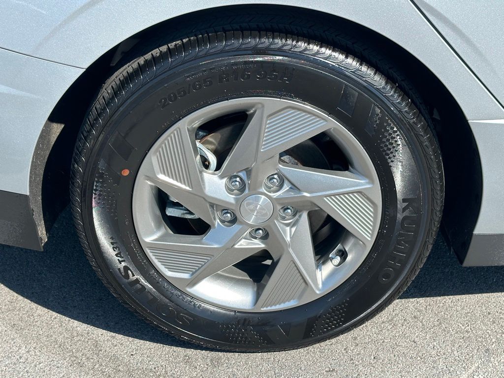 2025 Hyundai Sonata SE - Photo 9