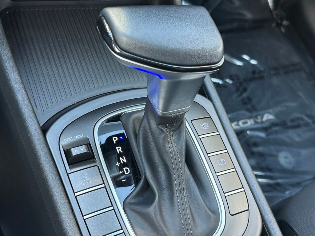 2025 Hyundai Kona SEL - Photo 18