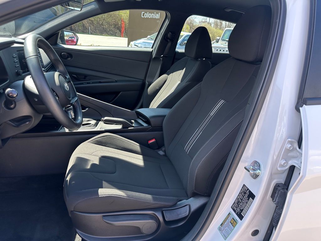 2025 Hyundai Elantra SEL - Photo 13