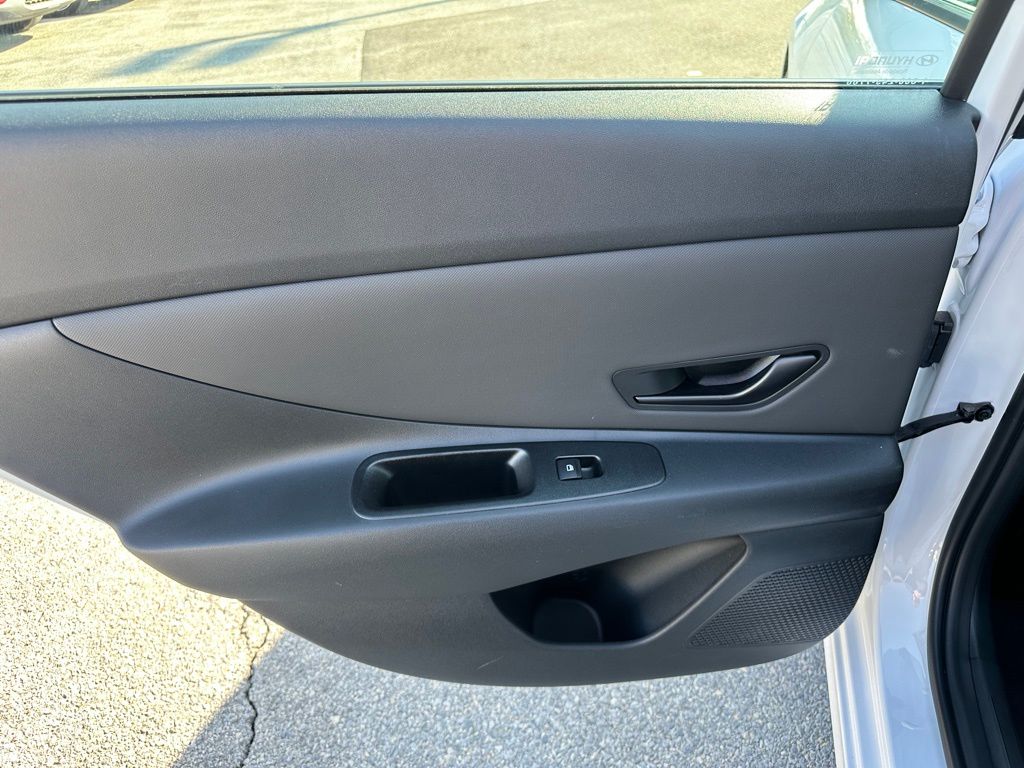 2025 Hyundai Elantra SEL - Photo 10
