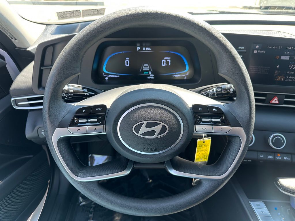 2025 Hyundai Elantra SE - Photo 15