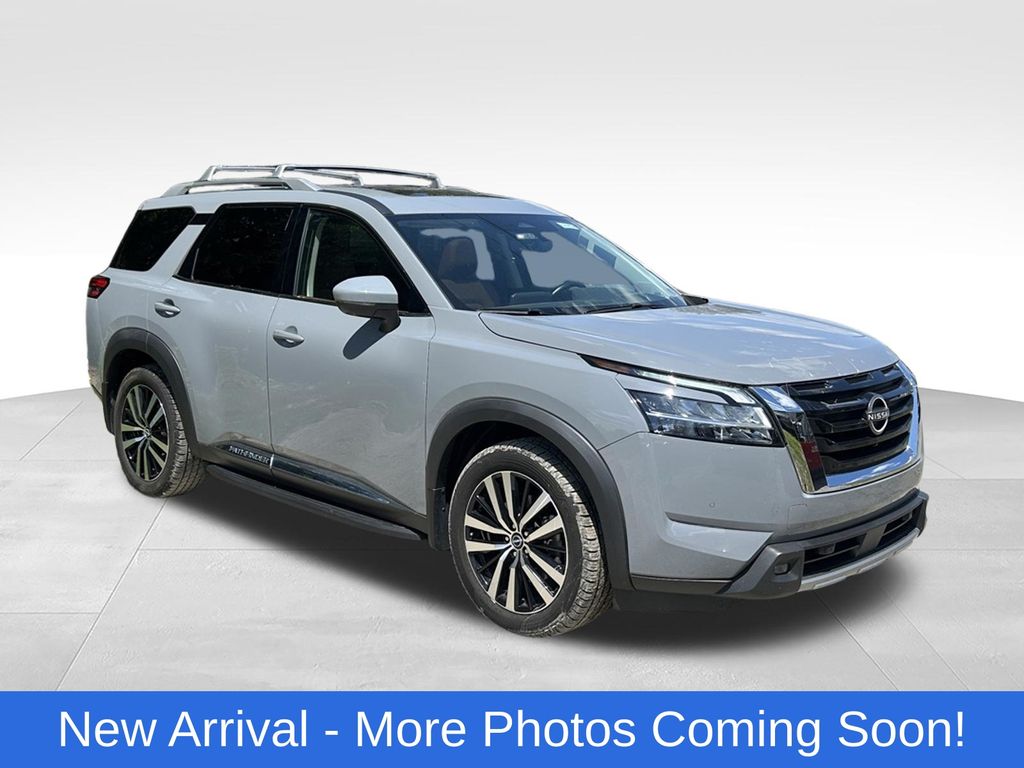 2023 Nissan Pathfinder Platinum 4WD's photo