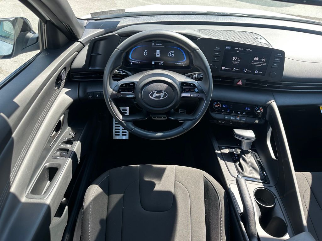 2025 Hyundai Elantra SEL - Photo 14