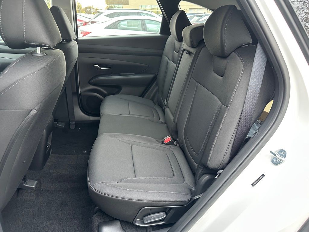 2025 Hyundai Tucson SE - Photo 11